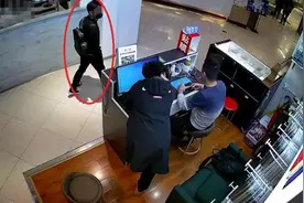 男子商场借用厕所后一时脑热盗走手机 警方快速将其抓获图片