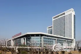 青岛首台“摩西”钬激光落户青大附院西海岸院区图片