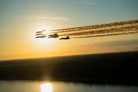 服役34年：美军蓝天使表演队一款经典战机完成“最后一飞”图片