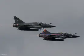 法国空袭马里“基地”组织 炸死至少50名恐怖分子图片