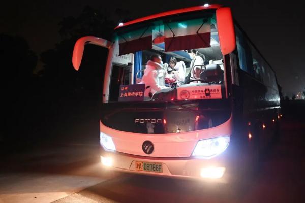 进博会志愿者要做些什么？“小叶子”的一天告诉你答案→