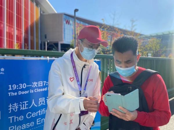 进博会志愿者要做些什么？“小叶子”的一天告诉你答案→