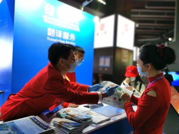 进博会志愿者要做些什么？“小叶子”的一天告诉你答案→