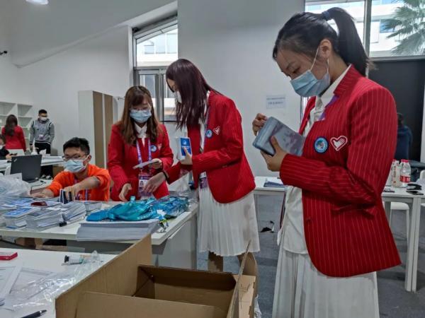 进博会志愿者要做些什么？“小叶子”的一天告诉你答案→