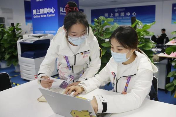 进博会志愿者要做些什么？“小叶子”的一天告诉你答案→