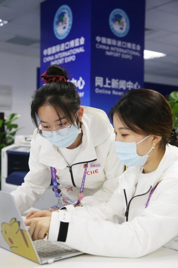 进博会志愿者要做些什么？“小叶子”的一天告诉你答案→