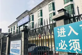 JK制服、动漫和富士康：想出走三和的“女装大神”图片
