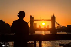 英国日出美景 伦敦塔桥沐浴阳光晨曦构成美丽画卷图片