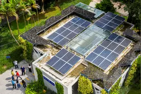 公共厕所换“新衣” 生态环保会“呼吸”