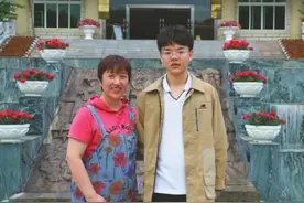 57岁成都孃孃考上大学 想把儿子写的小说拍成电影图片