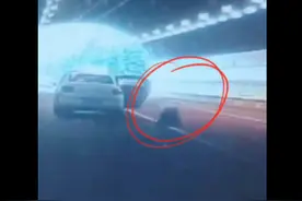 的士行驶途中女乘客突然跳车，事发武汉东湖通道团山隧道，女子随后被抬上救护车图片