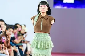 90后断臂女孩登上深圳时装周T台 网友：自信的人最美图片