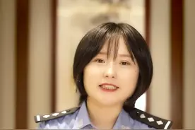驾驶证在到期后才需要换证，首次申领的驾驶证有效期为6年视频封面