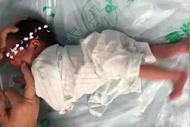 孩子呛奶别再拍拍背就算了，下一秒可能有生命危险图片