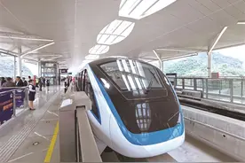 提前“尝鲜”，记者体验柳产轨道车：够大、够快、够牛图片