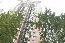 傻眼！男子走错楼层 却用自家钥匙开了邻居家门图片