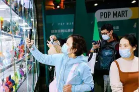 潮玩成95后最“烧钱”的爱好，是什么在掏空年轻人的钱包？图片