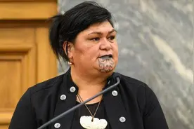 下巴有文身的女外长：毛利王室的“近亲”，也是4个孩子的后妈图片