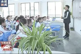 这所学校8位体育老师，5位是班主任图片
