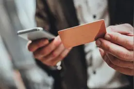 花8.85元网购的裤子迟迟不到货，女子退款竟掏了6900元图片