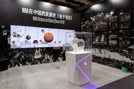 NBA中国首次亮相进博会 快来和总冠军奖杯、全明星赛签名篮球合影图片