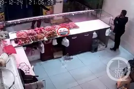 男子酒后强拿烧鸡引冲突致骨折 被捕店员是否正当防卫引争议图片