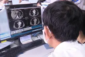 一口生鱼一口酒能杀虫？广西一男子吃淡水生鱼片感染肝吸虫病视频封面