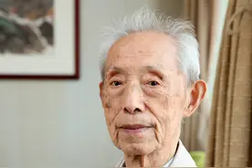 这位国内首次提出“土地批租”问题的著名经济学家，迎来了从教75周年纪念图片