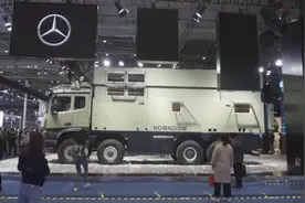 进博会｜中国最大的越野房车售价超千万！可载家人穿越无人区视频封面