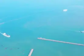 看！火车这样“变身”穿越琼州海峡视频封面