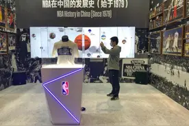 进博会里展出珍贵绝版T恤，背后是NBA重振中国市场的期许图片