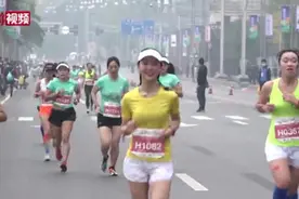 重庆女子半程马拉松上演一场专属女性的跑步狂欢视频封面