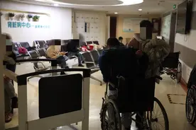 深夜血透室｜白天上班，晚上治病，从不出远门……但他说，我还有梦想图片