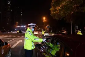 山东青岛：相亲时喝的有点多，男子涉嫌醉驾被查获图片