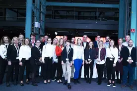 称雄6代不倒，如今开始瞎搞！富可敌国的瓦家帮着打压华为，脑子瓦特了？图片