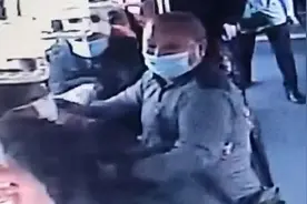“公交车变身救护车”，这事他干了不止一次图片
