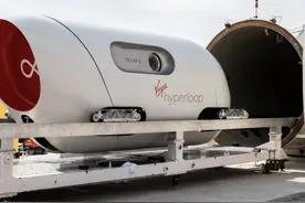 维珍高速“胶囊列车”完成首次载人测试，最高时速160公里图片