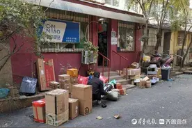 济南各大高校均允许快递车进校园，学生校内即可取快递图片