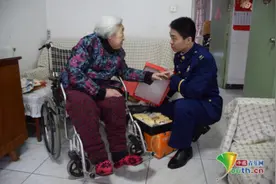北京朝阳区消防救援支队左家庄特勤站：守护孤寡老人的“消防兵儿子”图片