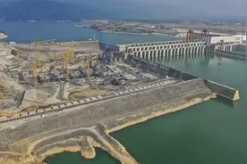 终止与深深房重组恒大回归A股梦断 沪指大涨1.8%有50支股票创新高 上汽与阿里推“双十一百亿补贴”卖车 刘祥民任中国铝业总经理图片