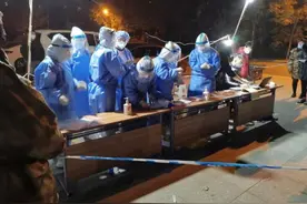 直击｜汉沽街连夜开展核酸检测！市民主动响应，场面感人图片