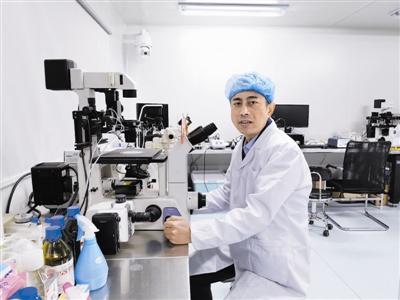 扶贫路上的“牛博士”