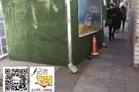 施工围栏防护不到位 过路市民被绊倒 施工人员：将尽快消除隐患图片