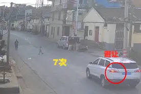 监控画面曝光，太可怕！3岁女孩10次横穿马路，不幸被撞......图片