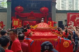 椰视频 | 文昌一新郎骑马迎娇妻，两人青梅竹马，网友看酸了…图片