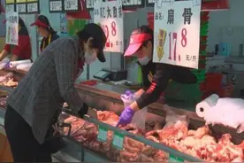 菏泽市成武县：猪肉价格下降 群众消费增加图片