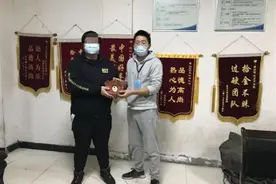 差点误事！男子求婚前几小时弄丢戒指，还好这些人来“神助攻”图片