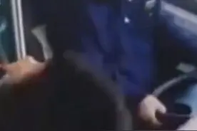 公交坐过站 76岁老人抢夺方向盘获刑图片