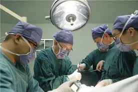 无影灯下70年——记我国肝脏外科之父、中国科学院院士吴孟超图片
