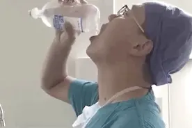 医生术后喝葡萄糖引炮轰！福建医生：有不得已的苦衷图片